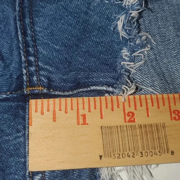 Madewell Relaxed Raw Hem Jean Shorts Size 33 - Picture 14 of 16